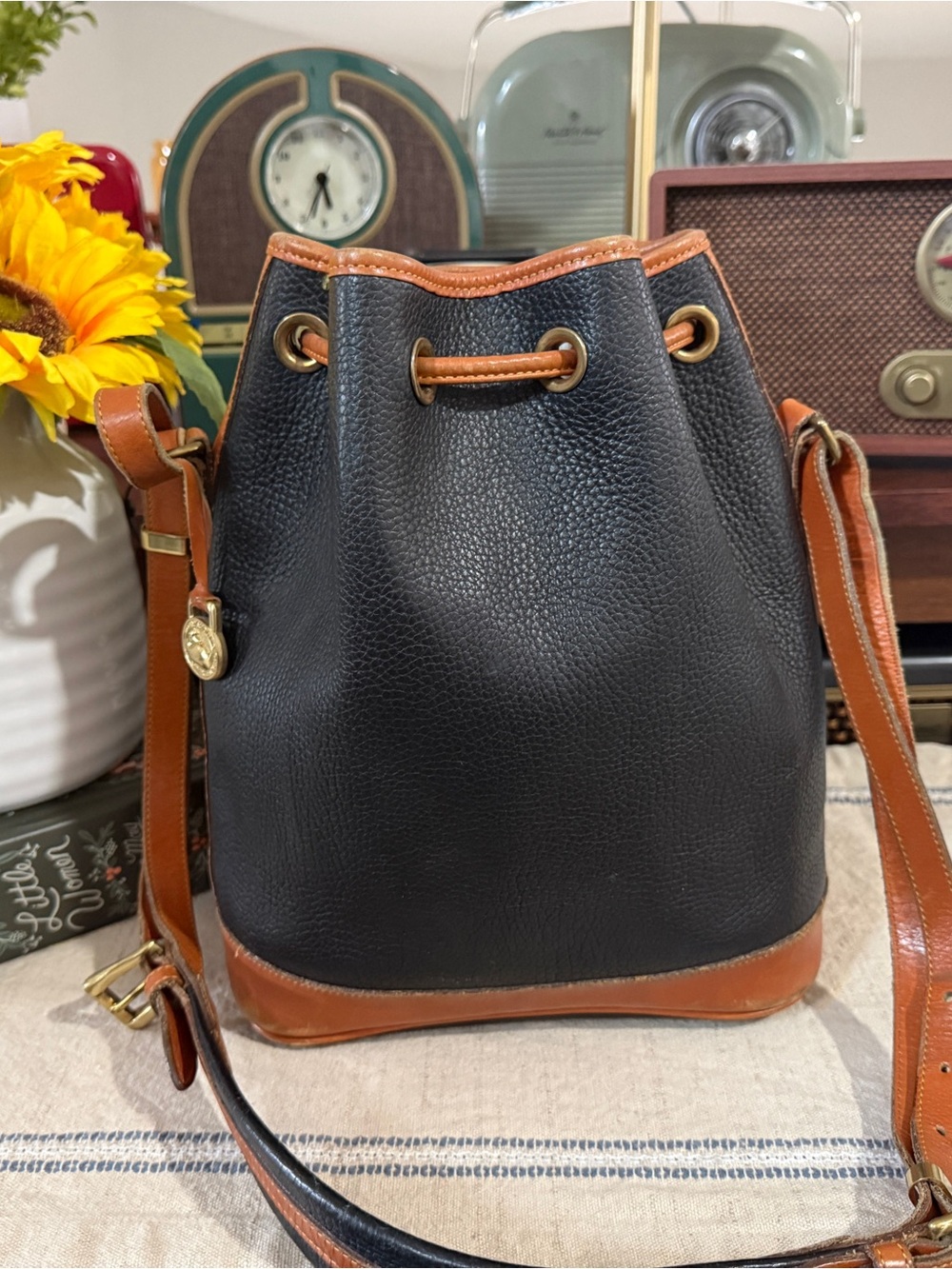 Vintage Dooney & Bourke AWL Leather Black & Tan Bucket Bag with Matching Wallet - Picture 4 of 14